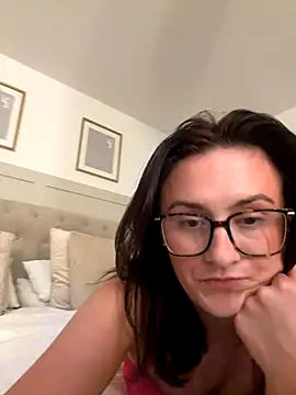 Snapshot of EmLovesxx chatting on November 4, 5:50 pm EmLovesxx online show from November 4, 5:50 pm