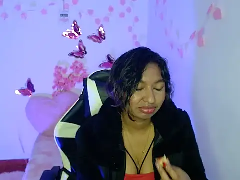 Snapshot of Samanta_777 chatting on November 12, 1:32 am Samanta 777 online show from November 12, 1:32 am