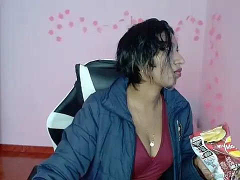 Snapshot of Samanta_777 chatting on December 15, 8:25 pm Samanta 777 online show from December 15, 8:25 pm