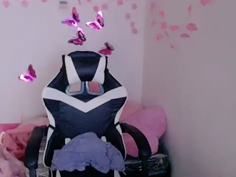 Snapshot of Samanta_777 chatting on November 17, 10:14 pm Samanta 777 online show from November 17, 10:14 pm