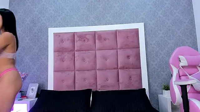 ailenaranda online show from November 22, 12:15 pm