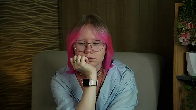 Snapshot of HanVertz chatting on November 2, 5:23 am HanVertz online show from November 2, 5:23 am