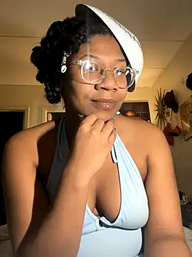 Snapshot of SpoiledLuxuriously chatting on October 31, 9:00 pm SpoiledLuxuriously online show from October 31, 9:00 pm