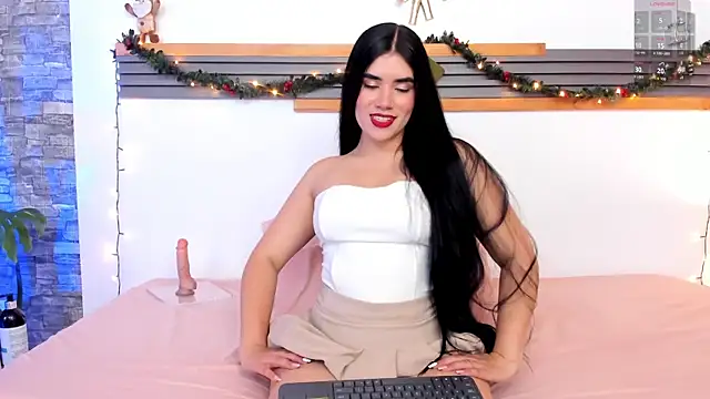 Snapshot of Oriana_03 chatting on December 5, 6:28 pm Oriana 03 online show from December 5, 6:28 pm