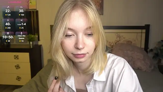 Snapshot of ShanelTunon chatting on November 15, 8:13 pm ShanelTunon online show from November 15, 8:13 pm