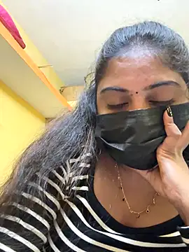 Tamil Hot Varshu online show from January 6, 5:28 pm