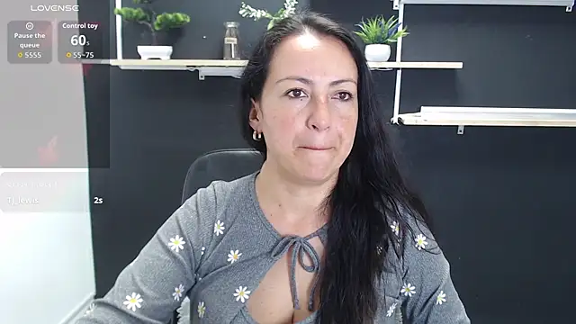 Snapshot of Lauryn_Jones chatting on June 3, 7:29 pm Lauryn Jones online show from June 3, 7:29 pm