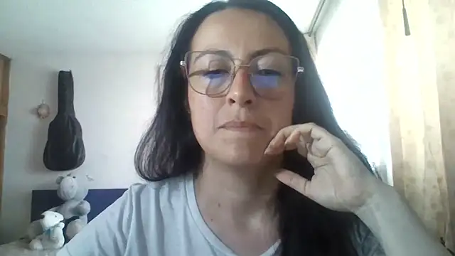 Lauryn Jones online show from April 2, 9:32 pm