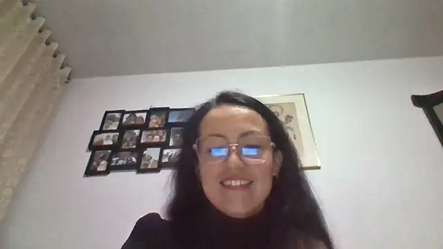 Lauryn Jones online show from March 19, 4:45 am