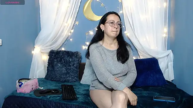 Lauryn Jones online show from November 21, 3:00 pm