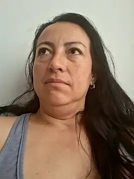 Lauryn Jones online show from May 30, 3:50 pm