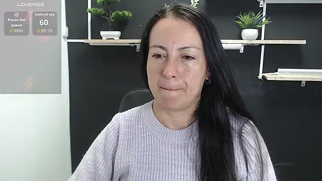 Snapshot of Lauryn_Jones chatting on June 4, 7:18 pm Lauryn Jones online show from June 4, 7:18 pm