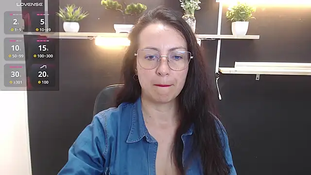 Lauryn Jones online show from March 28, 4:52 pm