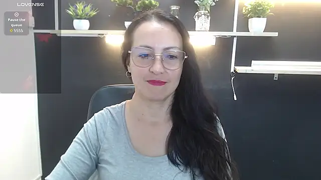 Lauryn Jones online show from March 31, 4:20 pm