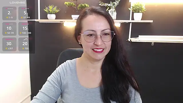 Lauryn Jones online show from April 20, 4:41 pm