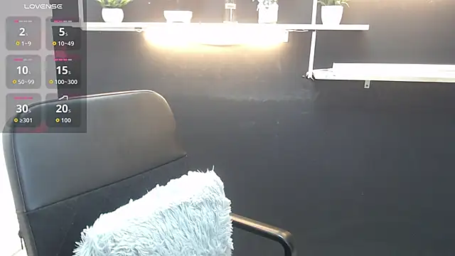 Lauryn Jones online show from April 17, 6:22 pm