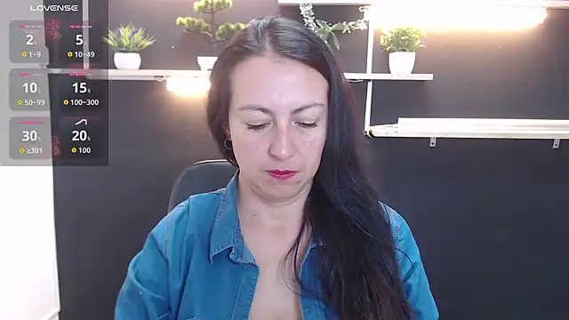 Lauryn Jones online show from April 11, 7:50 pm