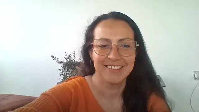 Lauryn Jones online show from April 3, 10:05 pm