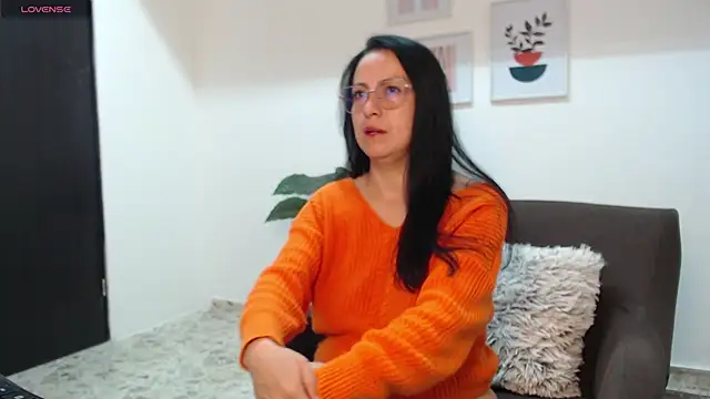 Lauryn Jones online show from November 15, 5:17 pm