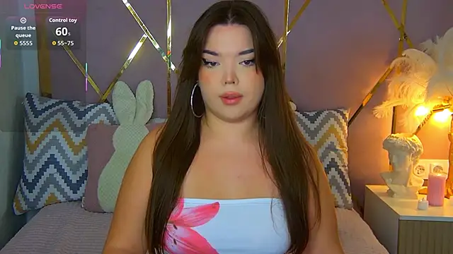 Snapshot of NaomiAster chatting on November 15, 5:55 am NaomiAster online show from November 15, 5:55 am