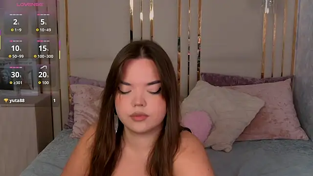 Snapshot of NaomiAster chatting on November 12, 6:17 am NaomiAster online show from November 12, 6:17 am