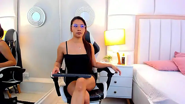 BriannaRivera online show from December 15, 12:33 pm