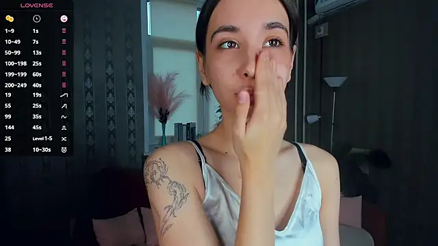 JacalynSchreiber online show from December 20, 11:57 am