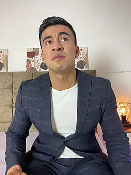 Chris Clarck online show from December 14, 8:03 pm