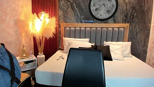 Snapshot of Valery_Shadey chatting on December 3, 7:46 pm Valery Shadey online show from December 3, 7:46 pm