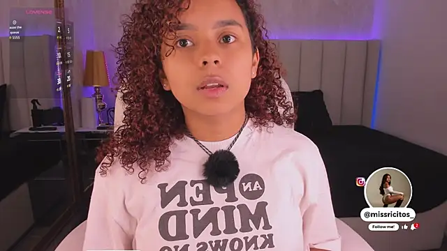 Snapshot of LaraCurls chatting on November 13, 11:36 am LaraCurls online show from November 13, 11:36 am