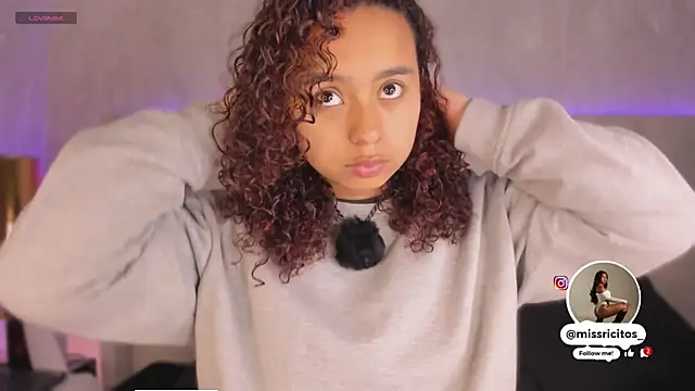 Snapshot of LaraCurls chatting on November 21, 11:53 am LaraCurls online show from November 21, 11:53 am