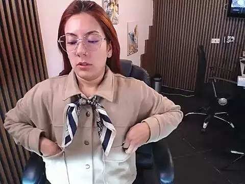 Snapshot of desk_desire chatting on November 10, 11:04 am desk desire online show from November 10, 11:04 am