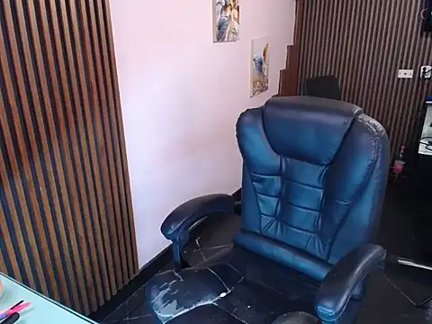 Snapshot of desk_desire chatting on November 29, 11:10 am desk desire online show from November 29, 11:10 am