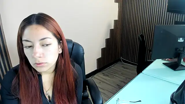 Snapshot of desk_desire chatting on December 17, 11:15 am desk desire online show from December 17, 11:15 am