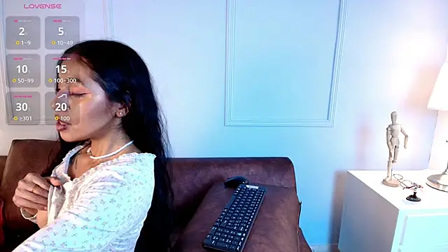 Auramoone online show from November 7, 7:51 pm