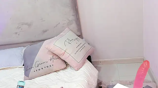 Snapshot of Shelsyissy chatting on November 6, 10:25 pm Shelsyissy online show from November 6, 10:25 pm