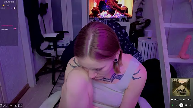 RetroMarie online show from November 13, 4:44 pm