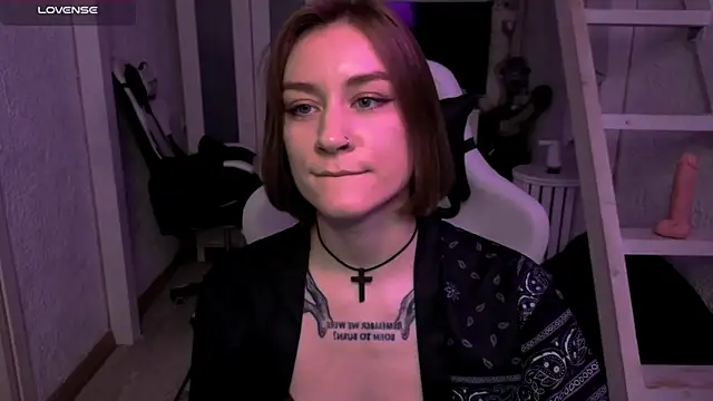 Snapshot of RetroMarie chatting on October 31, 11:11 pm RetroMarie online show from October 31, 11:11 pm