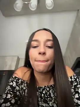 Brunettecollins05 online show from May 20, 9:56 pm