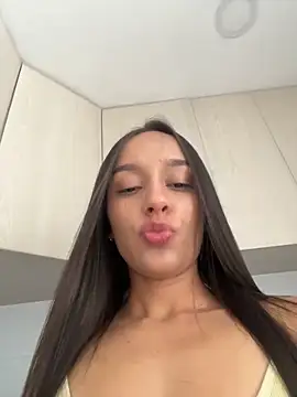 Brunettecollins05 online show from March 27, 9:27 pm