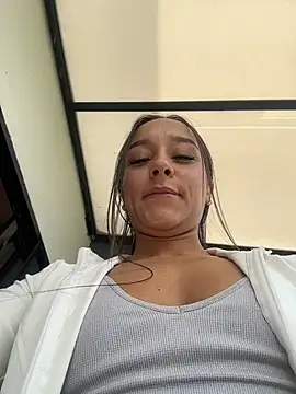 Brunettecollins05 online show from April 17, 8:55 pm