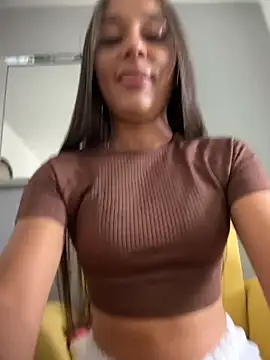 Brunettecollins05 online show from May 24, 8:53 pm