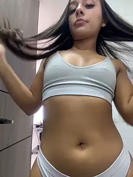 Brunettecollins05 online show from April 22, 9:43 pm