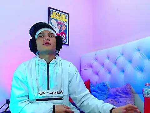 Snapshot of bad_boy_hottx chatting on November 2, 5:56 am bad boy hottx online show from November 2, 5:56 am