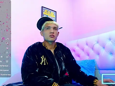 Snapshot of bad_boy_hottx chatting on November 5, 11:08 pm bad boy hottx online show from November 5, 11:08 pm