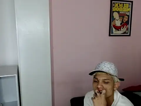 Snapshot of bad_boy_hottx chatting on October 31, 9:32 pm bad boy hottx online show from October 31, 9:32 pm