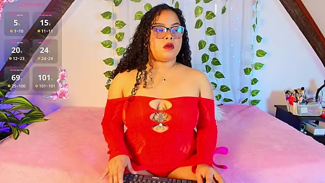 Snapshot of alanaa_gomezz chatting on May 26, 7:01 pm alanaa gomezz online show from May 26, 7:01 pm