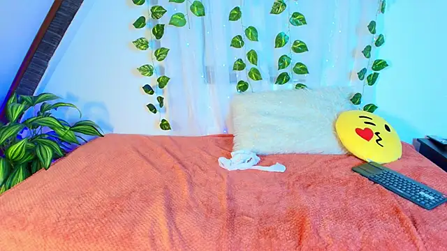 alanaa gomezz online show from April 8, 5:58 pm