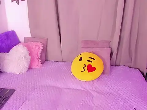 alanaa gomezz online show from December 17, 6:24 pm