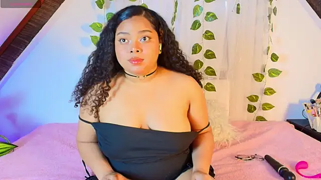 Snapshot of alanaa_gomezz chatting on June 23, 5:44 pm alanaa gomezz online show from June 23, 5:44 pm